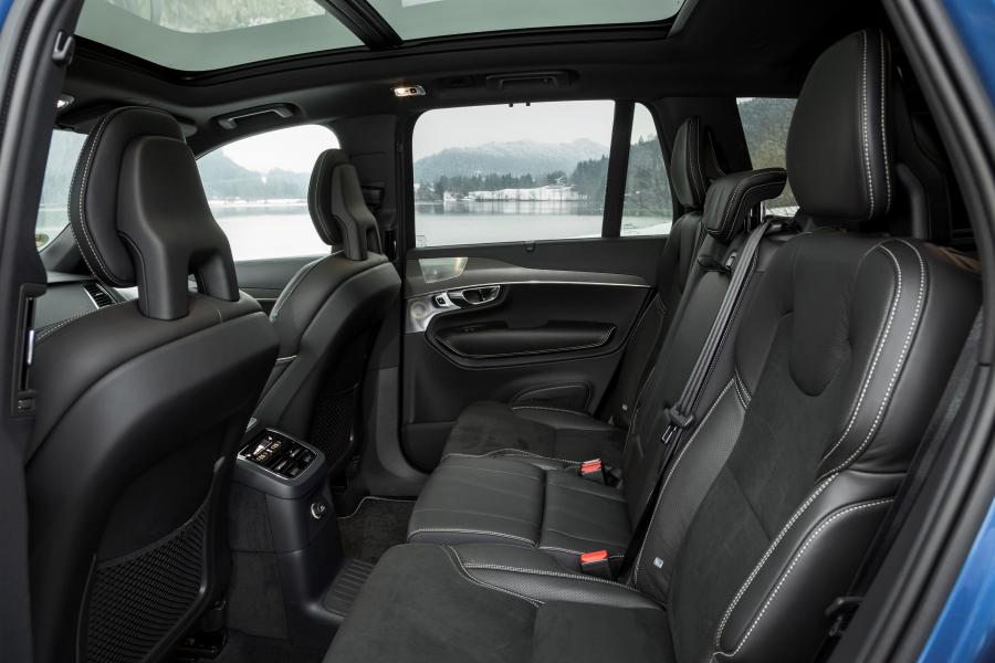 Интерьер Volvo XC90 T8 R-Design 2016 года  (фото 32 из 32)